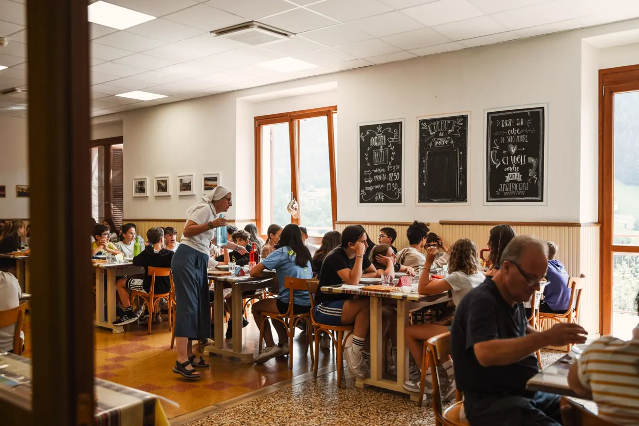 Sala da pranzo valorizzata nel nuovo sito Regina dei Monti